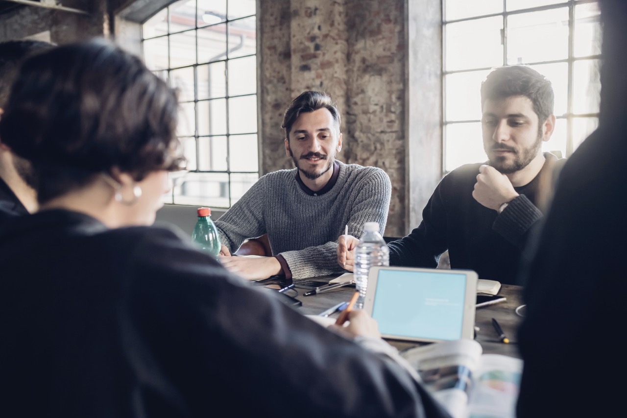 Neden Başkalarıyla Birlikte Çalışırken Daha Verimliyiz? Sosyal Kolaylaştırma Etkisi